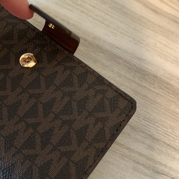 Michael Kors Jet Set Brown Travel Wallet NWOT - Picture 6 of 11